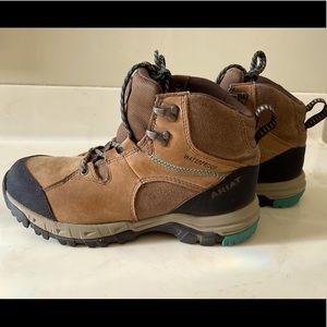 Ladies Ariat boots size 8.5